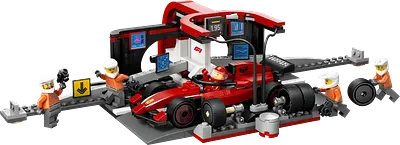 F1-pitstop og pitcrew med Ferrari-bil